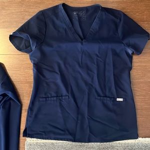 Figs scrub top